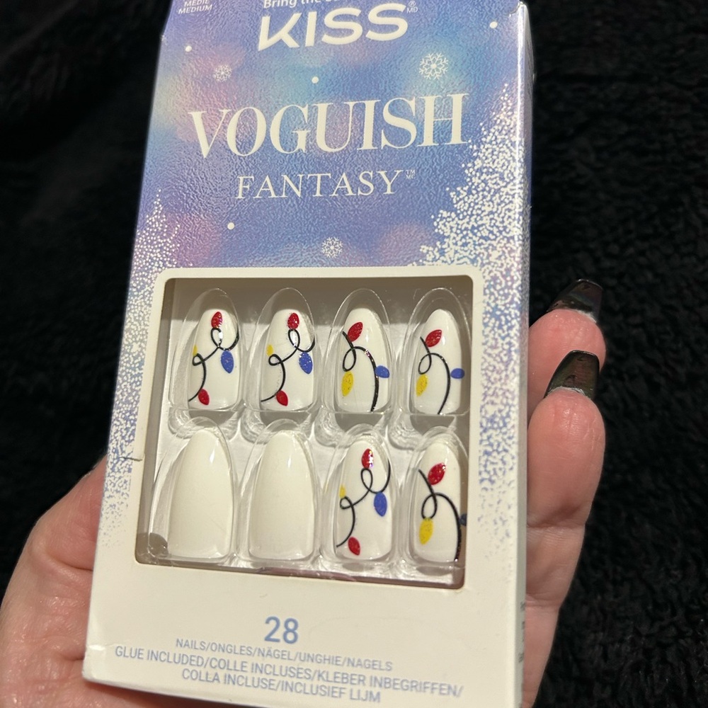 KISS Voguish Fantasy Nail Kit - White with Red, Blue, Yellow Design